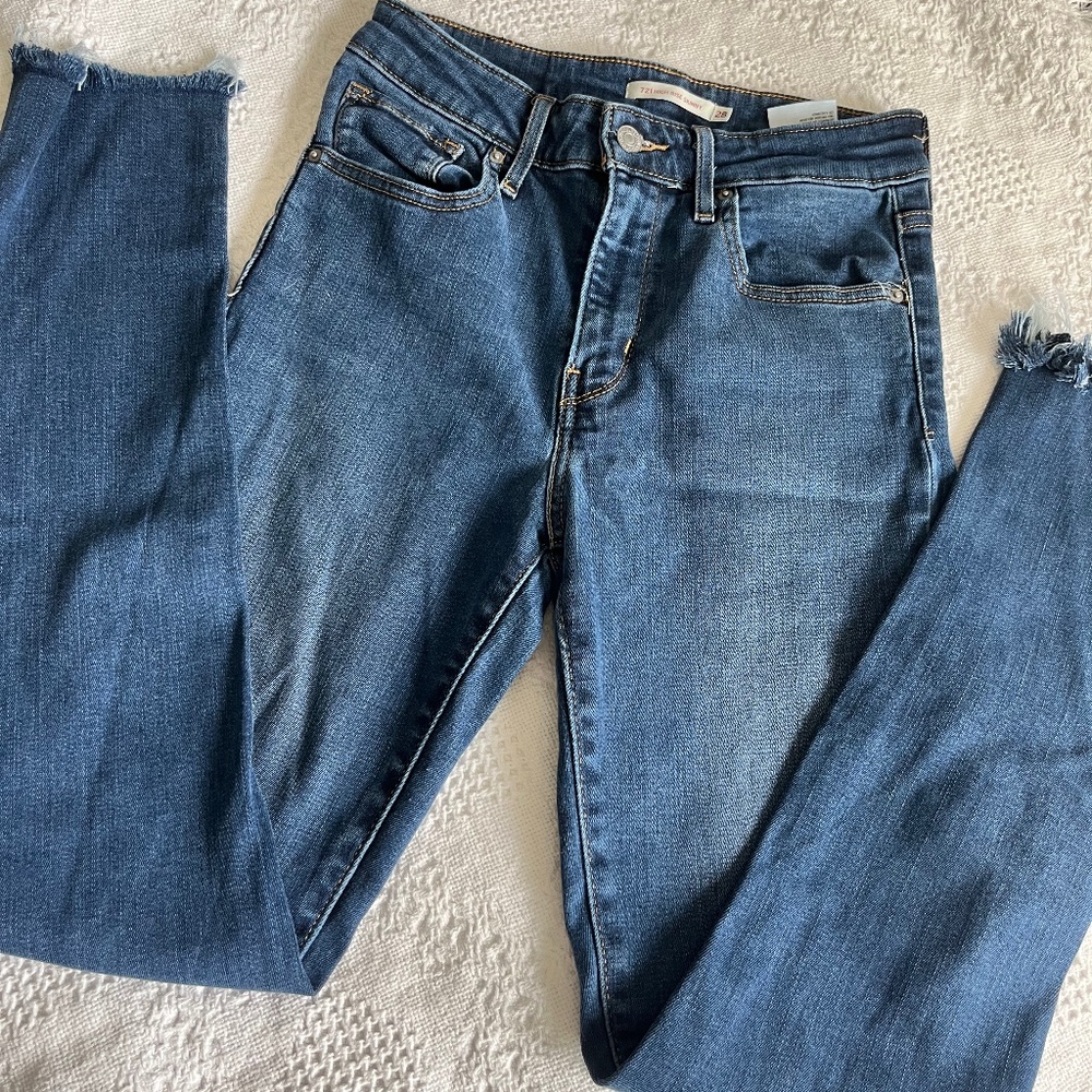 Levi's 721 High-Rise Skinny Jeans